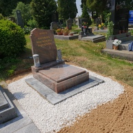 Urnový hrob Multicolor plus chodníky Wiscont White