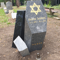 Památník tři sloupy židovský hřbitov