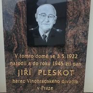 Jiří Pleskot písmo zlato + gravírace