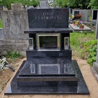 Impalový hrob se skříňkou pro urny Kamenictví Pavel Tošnar