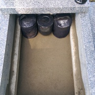 Vnitřek a zvinglování kamenných dílů Urnového Hrobu