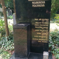 Zlaté písmo na pomníku - Kamenictví Pavel Tošnar