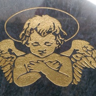 Motiv Anděla zlato - písmo a kámen Pavel Tošnar