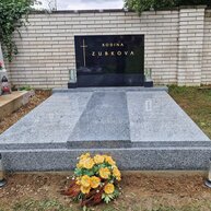 Dvojhrob Něčín a India Black