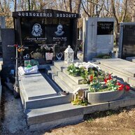 Hrobka s hlavicí India Black