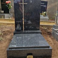 Urnový hrob Impala model vzdušný kříž