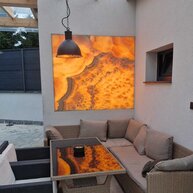 Onyxová stěna za dne - Kamenictví Pavel Tošnar