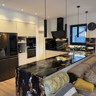 Kuchyňská linka materiál  Black Fusion