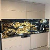 Kuchyňská linka Black Fusion spojení s obkladem do kresby